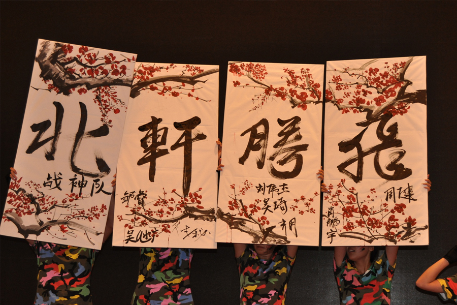 美女黄色网站，两个美女，舔阴道"北轩腾飞"